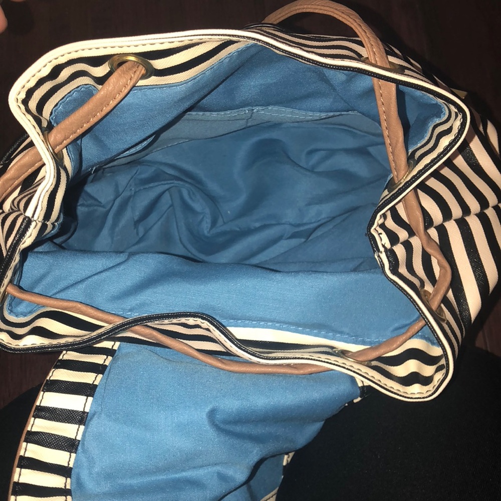 Striped backpack - Picture 3 of 3
